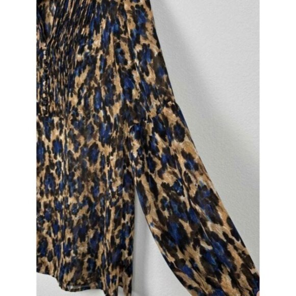 Chicos Sz 1 (M) Blue Brown Animal Print Sheer Blouse LS Pintuck Button Front - Picture 5 of 10